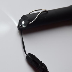 Píšťalka elektronická s LED světlem ČERNÁ